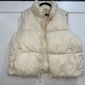 Old Navy Women's Off-White Puffer Vest